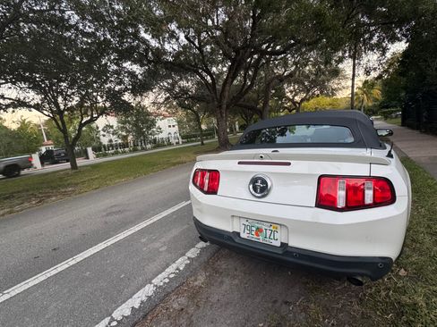 Used 2012 Ford Mustang Premium image 10
