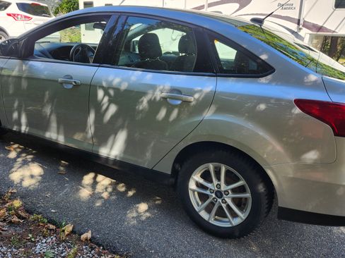 Used 2016 Ford Focus SE image 4