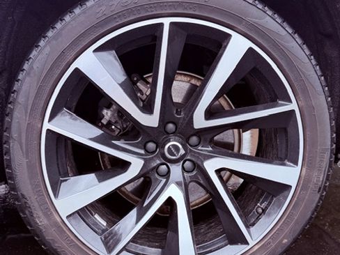 Used 2021 Volvo XC90 T6 Momentum w/ Advanced Package image 2