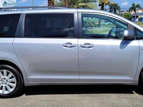Used 2017 Toyota Sienna LE image 10