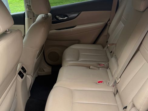 Used 2018 Nissan Rogue SL w/ Premium Package AWD/4WD image 6