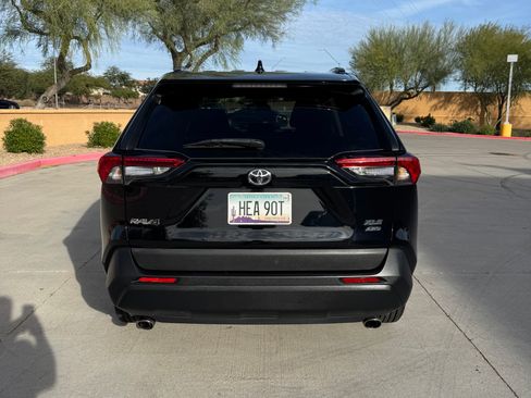 Used 2021 Toyota RAV4 XLE image 10