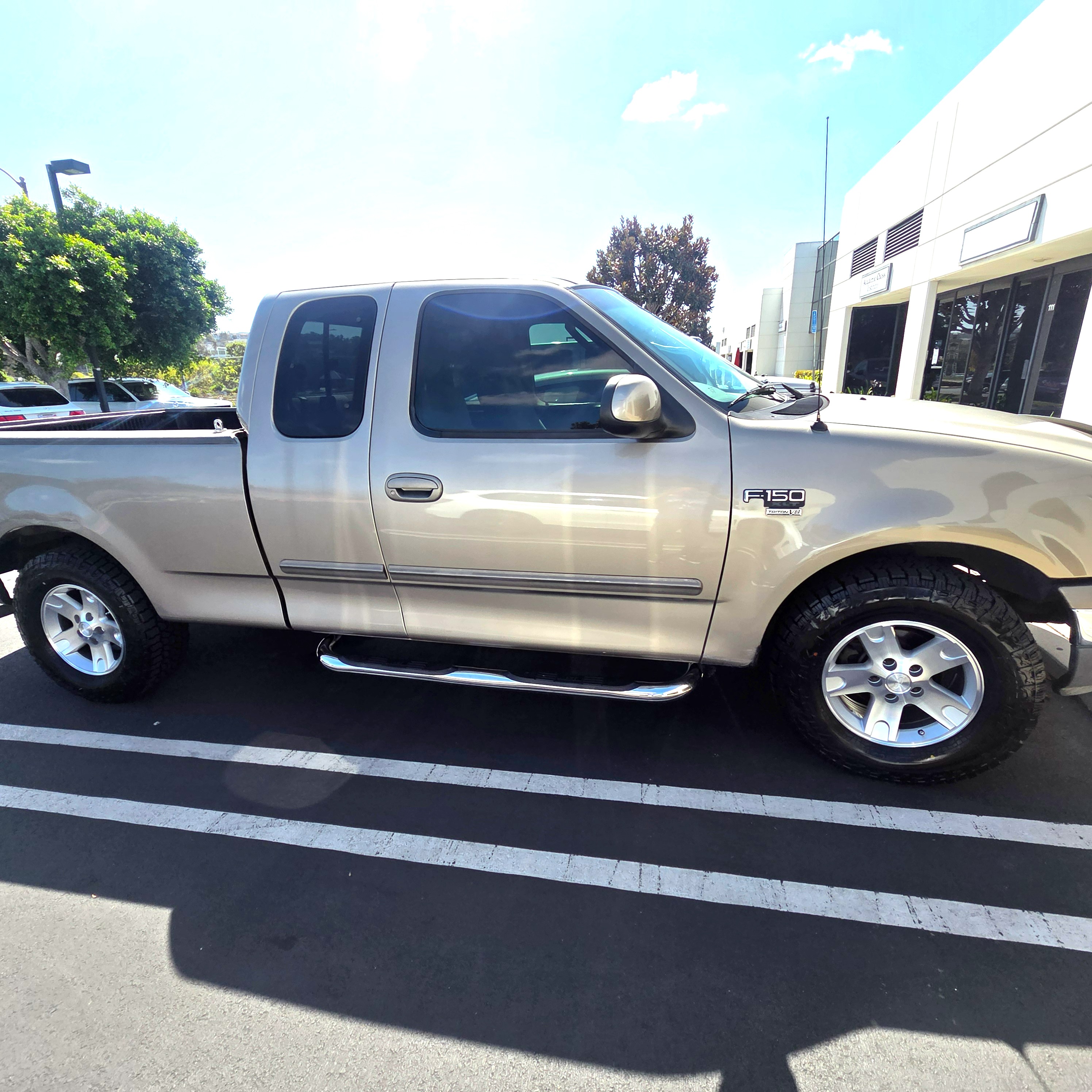 Used 2002 Ford F150 2WD SuperCab image 2