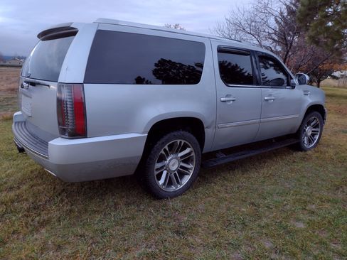 Used 2013 Cadillac Escalade ESV Premium image 5