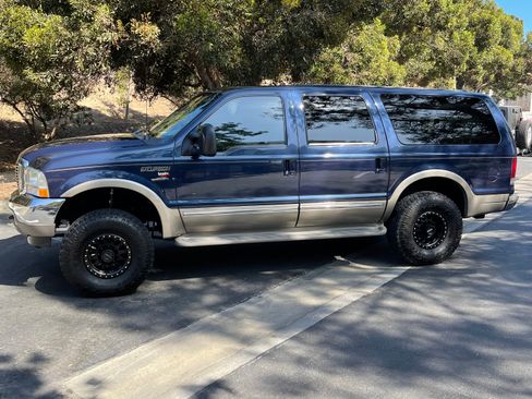Used 2002 Ford Excursion Limited AWD/4WD image 2