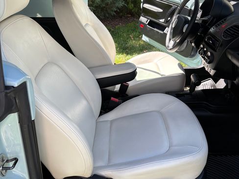 Used 2010 Volkswagen Beetle Final Edition image 19