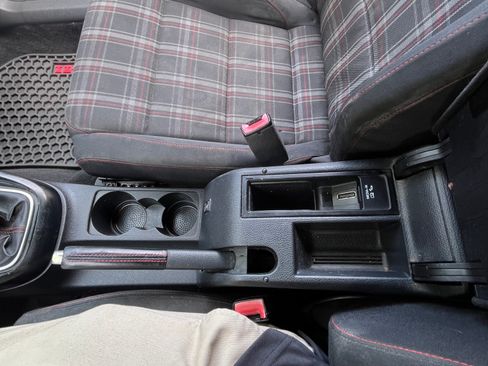 Used 2011 Volkswagen Golf 2-Door FWD image 14