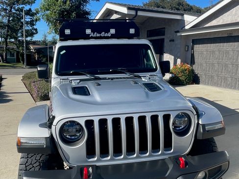 Used 2022 Jeep Gladiator Rubicon w/ LED Lighting Group image 22