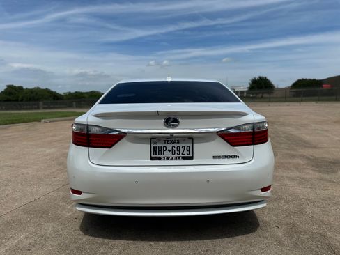 Used 2013 Lexus ES 300h w/ Luxury Pkg FWD image 24