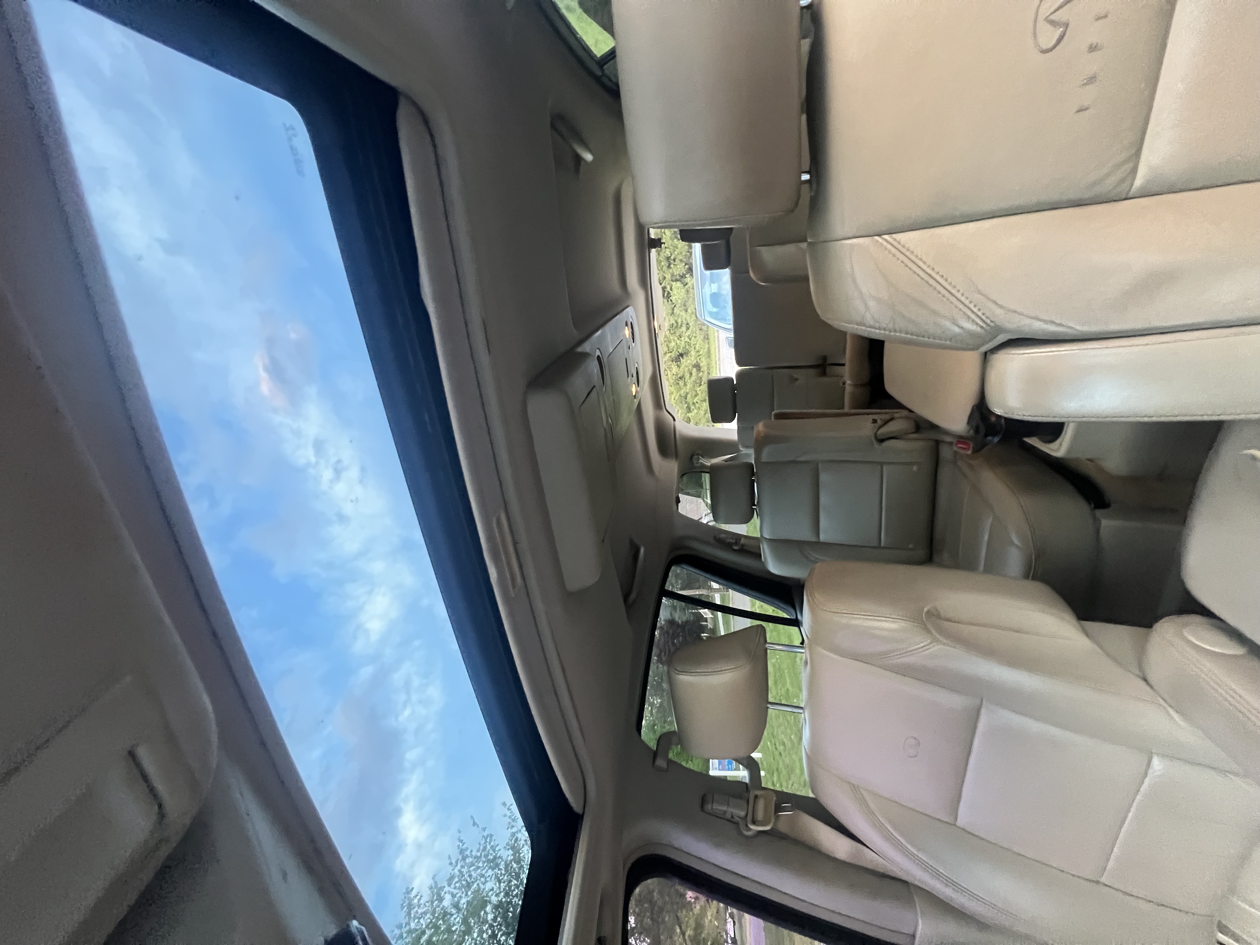 Used 2010 INFINITI QX56 4WD w/ Technology Pkg image 5