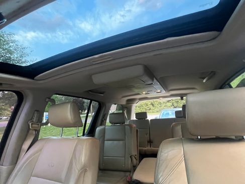 Used 2010 INFINITI QX56 4WD w/ Technology Pkg image 5