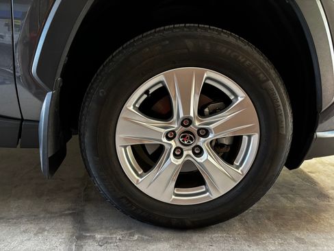 Used 2021 Toyota RAV4 XLE AWD/4WD image 29