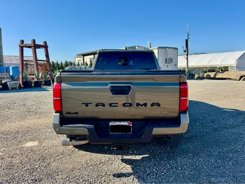 Used 2025 Toyota Tacoma TRD Sport image 12