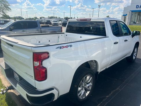 Used 2022 Chevrolet Silverado 1500 Custom w/ Safety Confidence Package AWD/4WD image 2