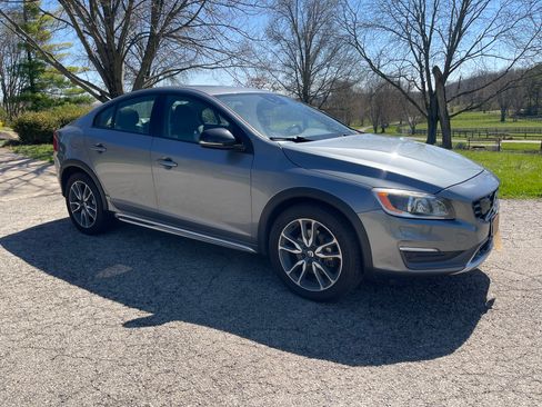 Used 2016 Volvo S60 T5 Cross Country Platinum image 9