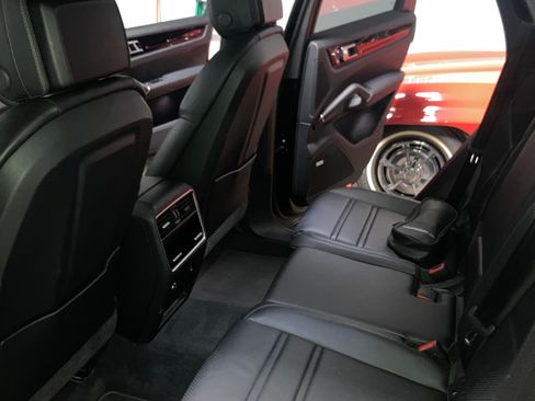Used 2020 Porsche Cayenne image 11