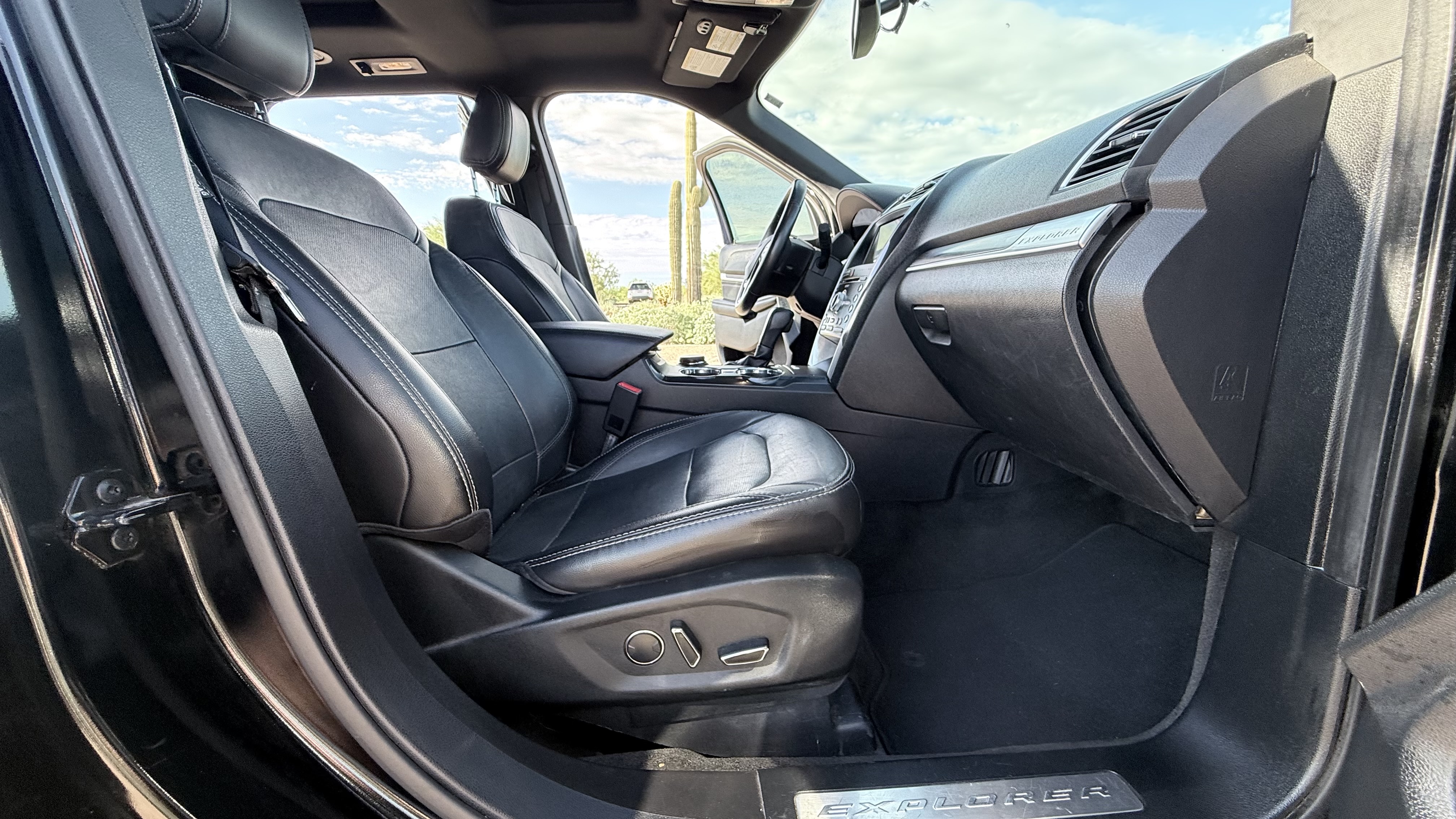 Used 2018 Ford Explorer Limited AWD/4WD image 11