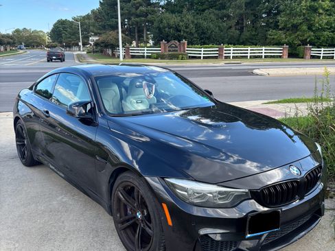 Used 2018 BMW M4 Coupe image 1