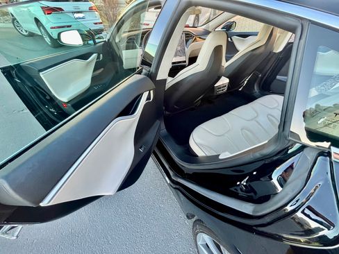 Used 2012 Tesla Model S Signature Performance image 5