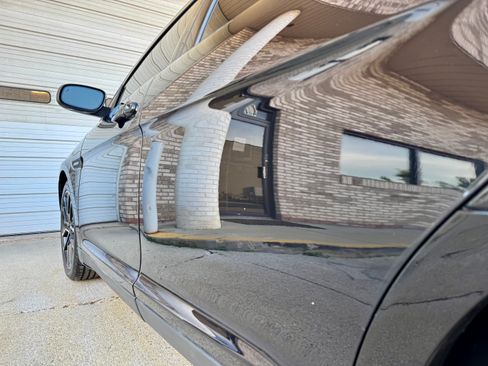 Used 2018 Ford Taurus SHO AWD/4WD image 4