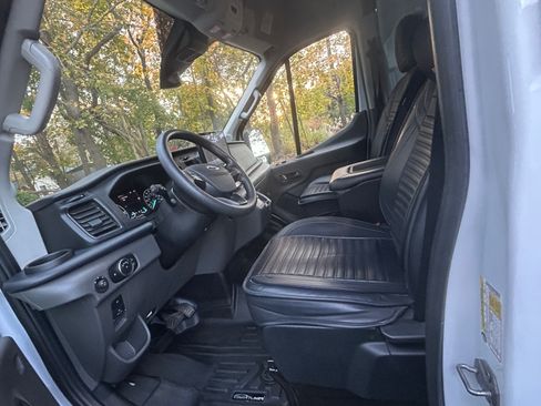 Used 2022 Ford E-Transit Medium Roof w/ Parcel Delivery Package image 11