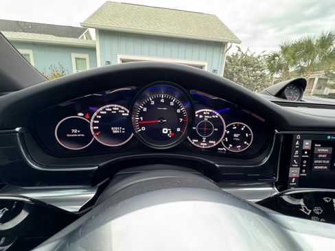 Used 2018 Porsche Panamera 4S image 11