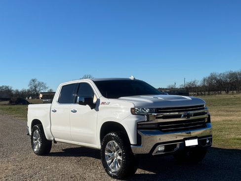 Used 2019 Chevrolet Silverado 1500 LTZ w/ LTZ Premium Package image 2