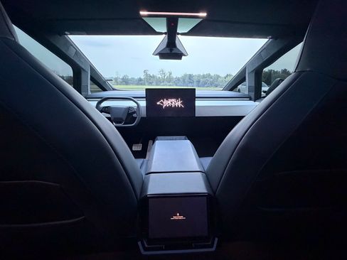 Used 2024 Tesla Cybertruck AWD Crew Cab image 27