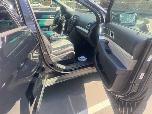 Used 2017 Ford Explorer XLT w/ Equipment Group 202A AWD/4WD image 19