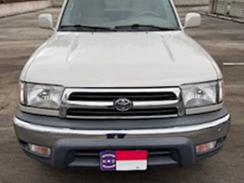 Used 2000 Toyota 4Runner SR5 image 2