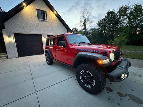 Used 2025 Jeep Wrangler Unlimited Rubicon 4xe w/ Safety Group AWD/4WD image 5