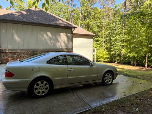 Used 2000 Mercedes-Benz CLK 320 Coupe image 9
