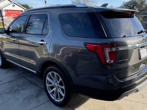 Used 2016 Ford Explorer Limited image 2