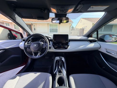 Used 2022 Toyota Corolla SE w/ SE Premium Package image 15