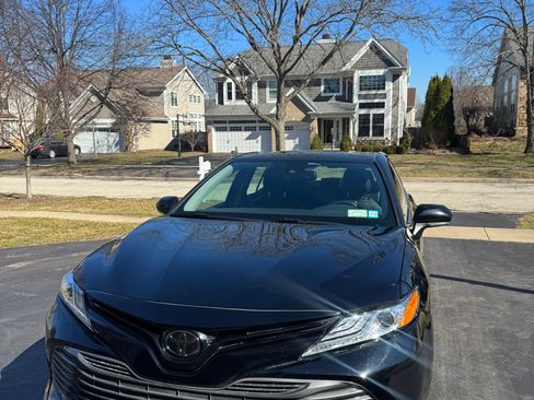 Used 2020 Toyota Camry XLE image 4