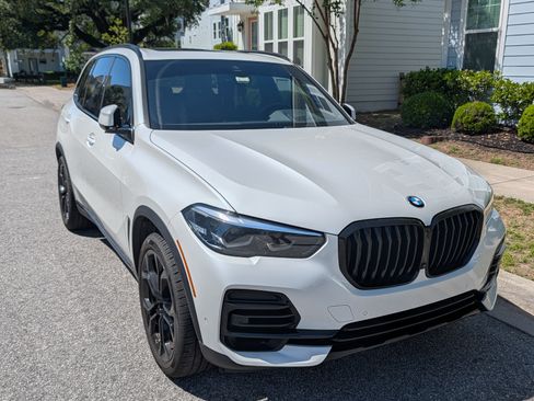 Used 2022 BMW X5 sDrive40i w/ Luxury Seating Package RWD image 2