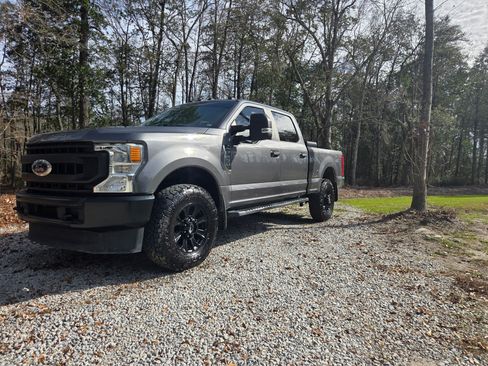 Used 2022 Ford F250 XL w/ Power Equipment Group image 5