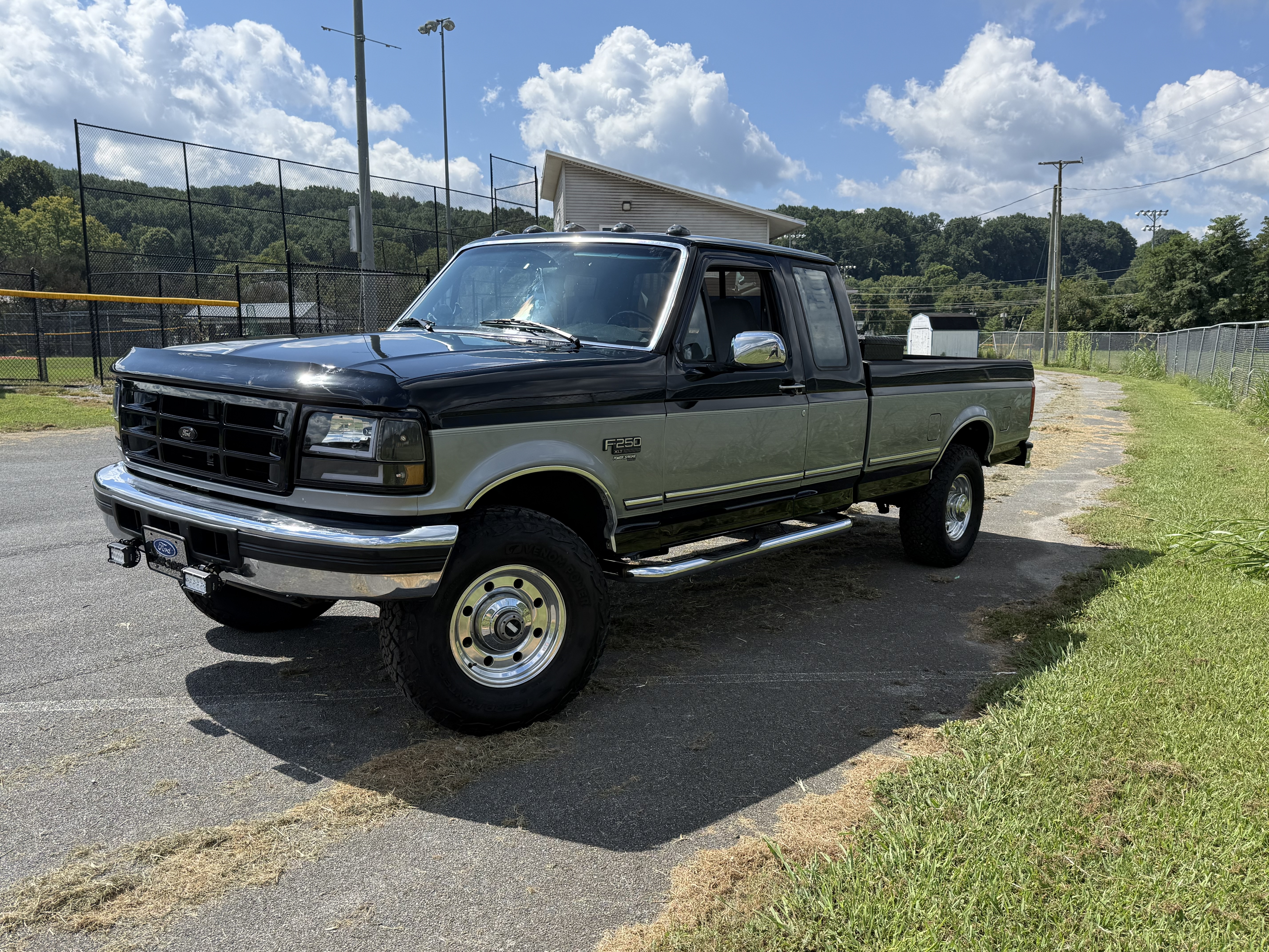 Used 1996 Ford F250 4x4 SuperCab image 1