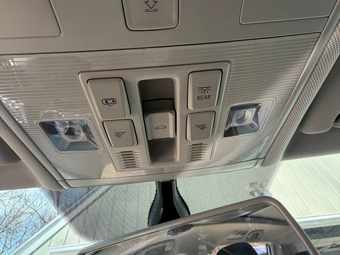 Used 2018 Volkswagen Tiguan SE image 22