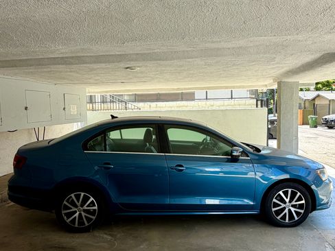 Used 2017 Volkswagen Jetta SE FWD image 4