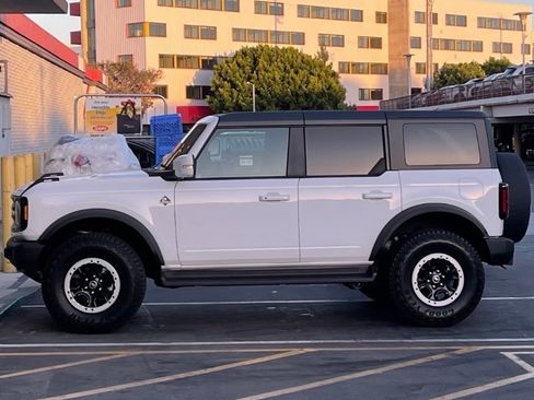 Used 2025 Ford Bronco Outer Banks w/ Sasquatch Package image 1