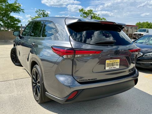 Used 2020 Toyota Highlander LE AWD/4WD image 9