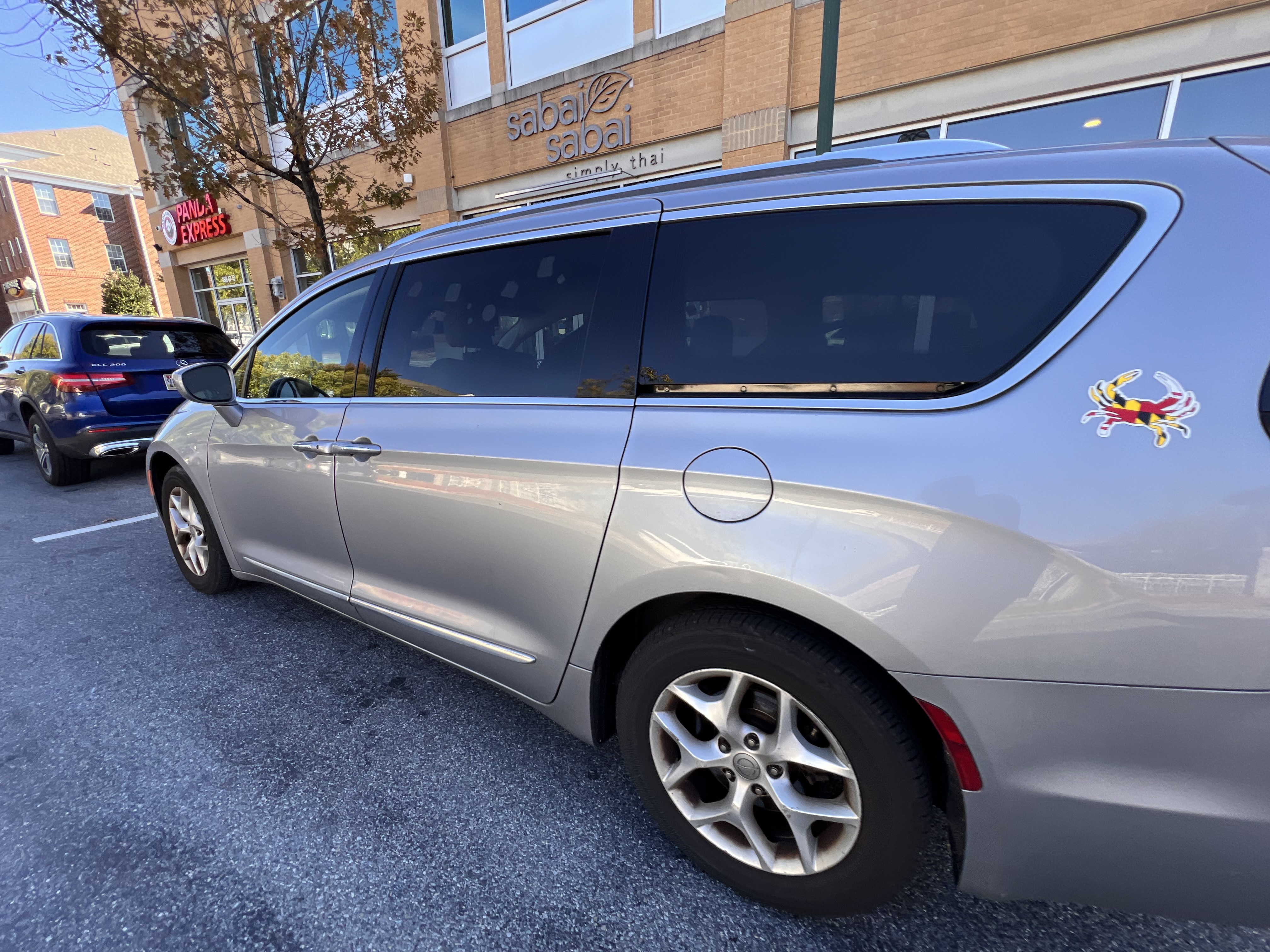 Used 2018 Chrysler Pacifica Touring-L w/ Tire & Wheel Group FWD image 4