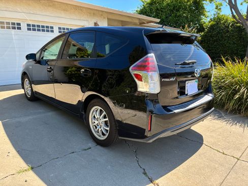 Used 2016 Toyota Prius V Four image 4