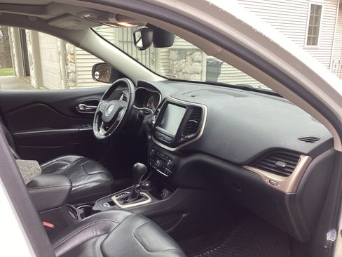 Used 2015 Jeep Cherokee Limited image 12