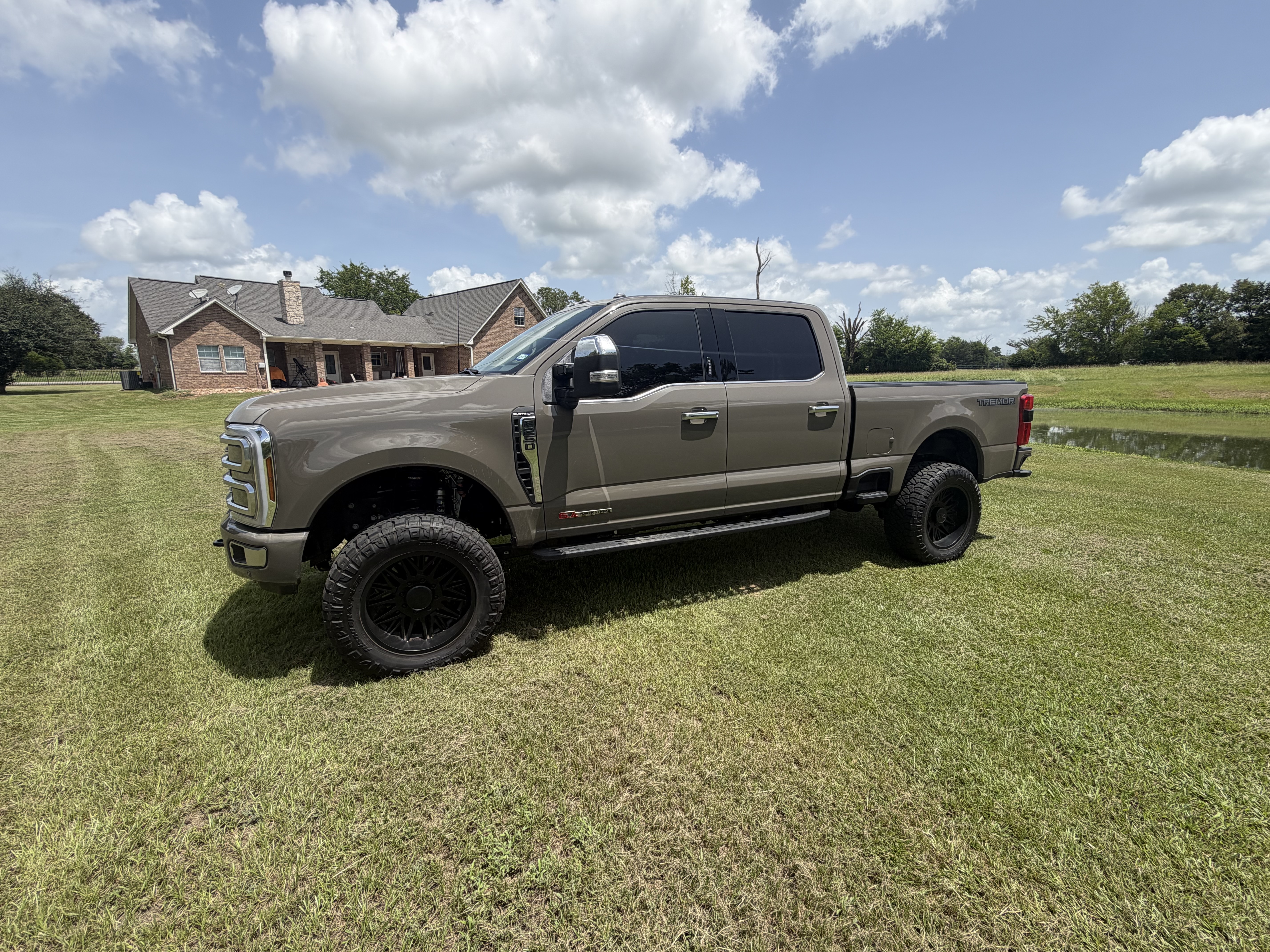 Used 2026 Ford F250 Platinum w/ Platinum Plus Package AWD/4WD image 1