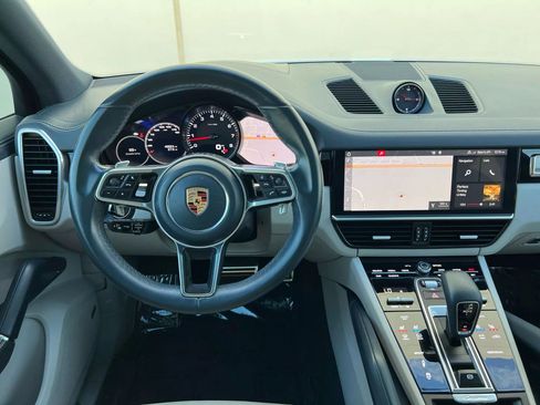 Used 2019 Porsche Cayenne S image 10