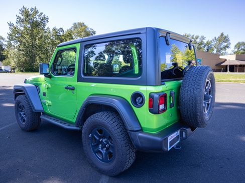 Used 2018 Jeep Wrangler Sport AWD/4WD image 2