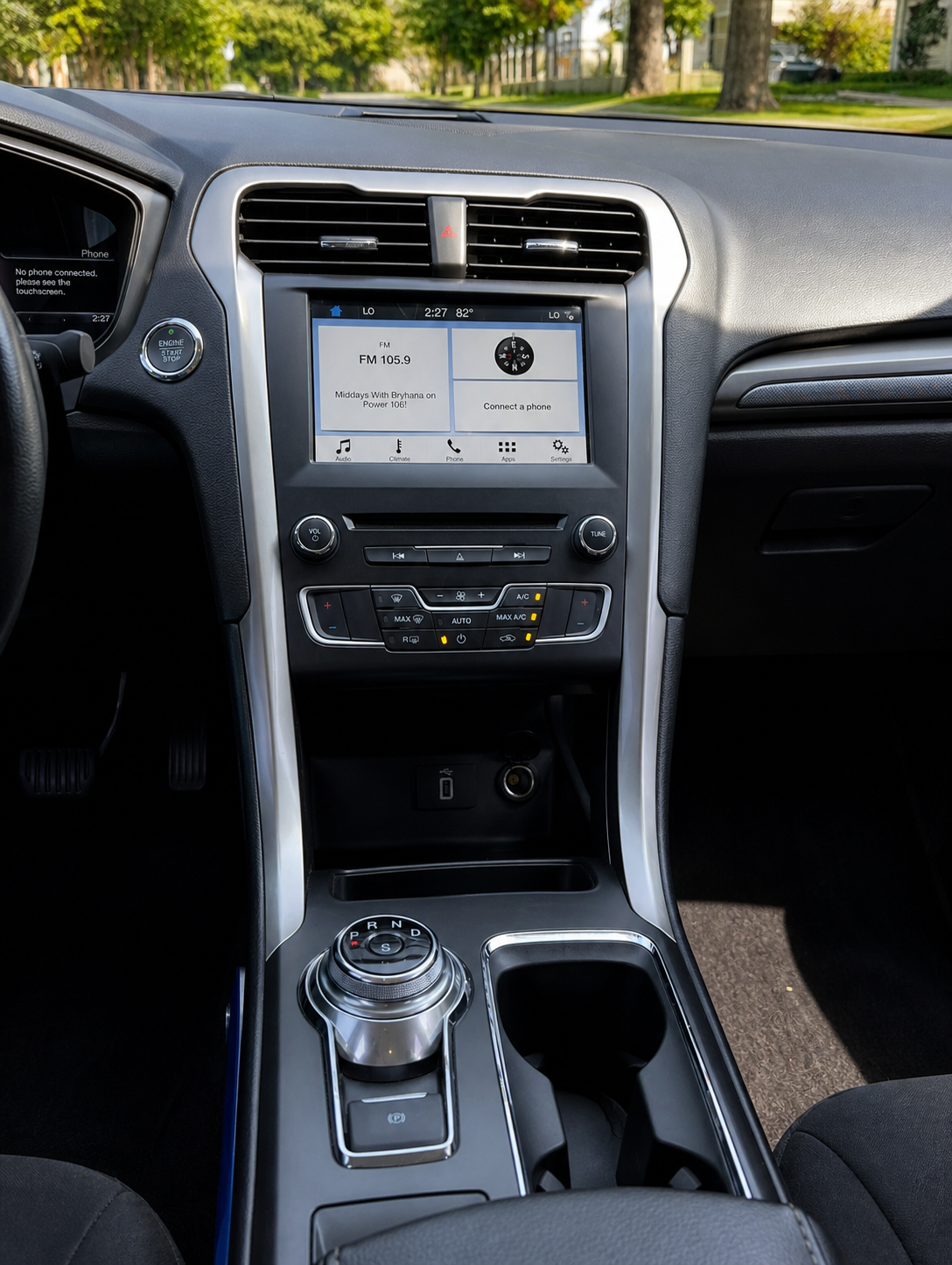 Used 2018 Ford Fusion SE w/ Fusion SE Technology Package FWD image 11