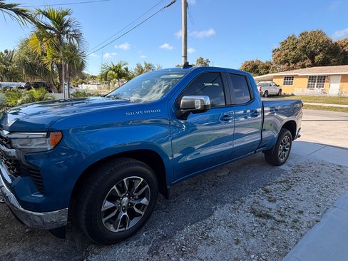 Used 2023 Chevrolet Silverado 1500 LT w/ Safety Package image 23